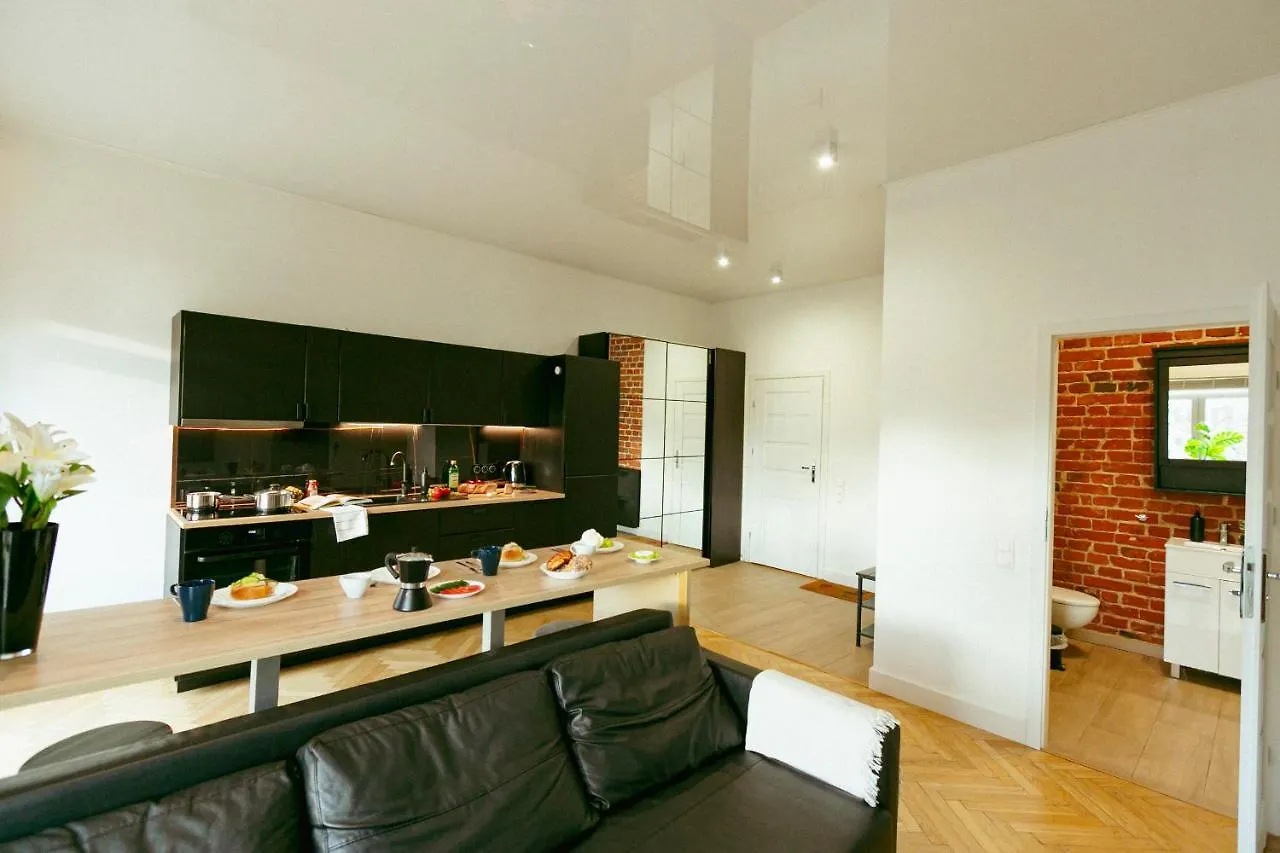 Wspolna 54A: Central Apartment with Free Parking Warsaw