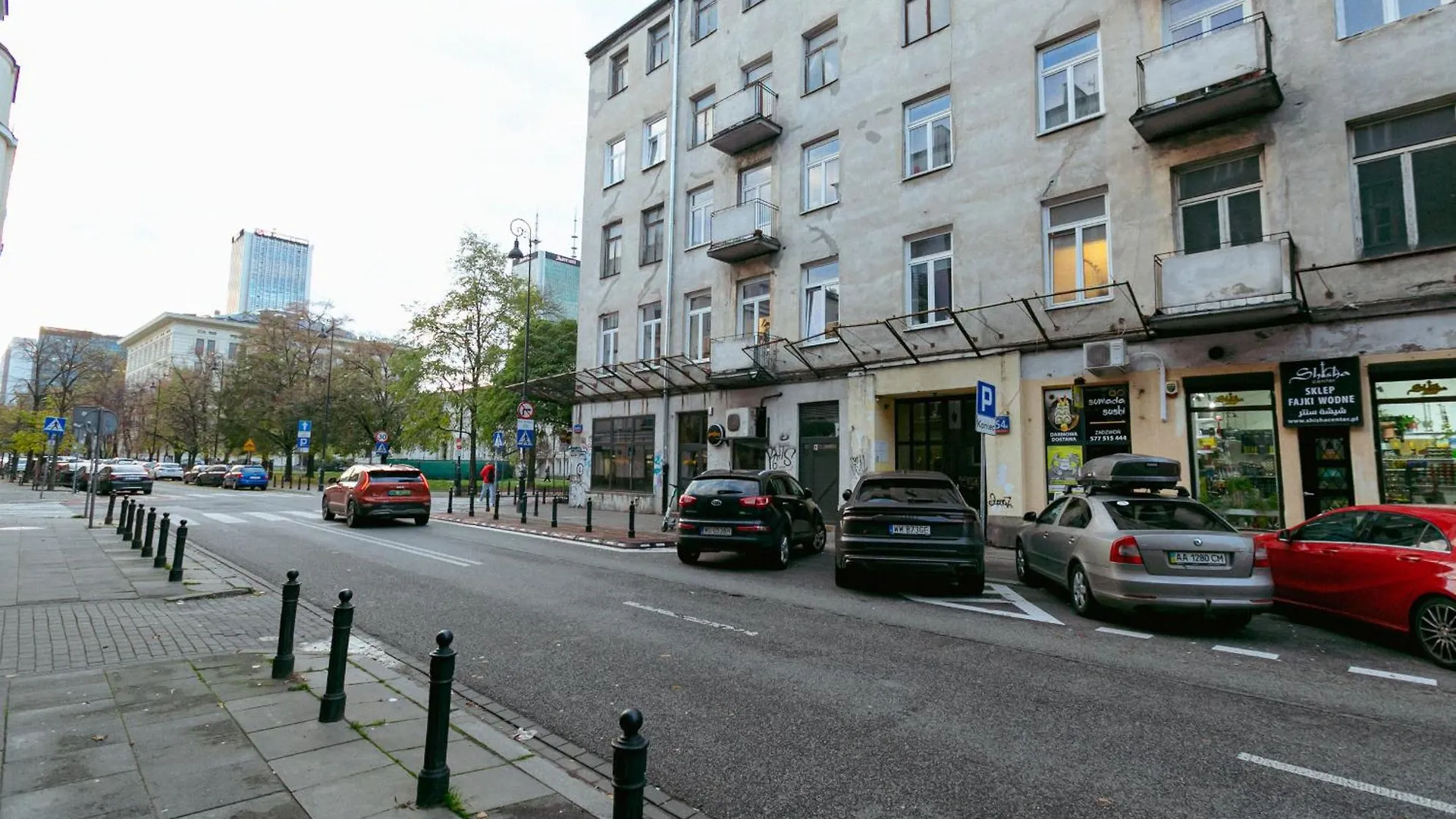Wspolna 54A: Central Apartment with Free Parking Warsaw
