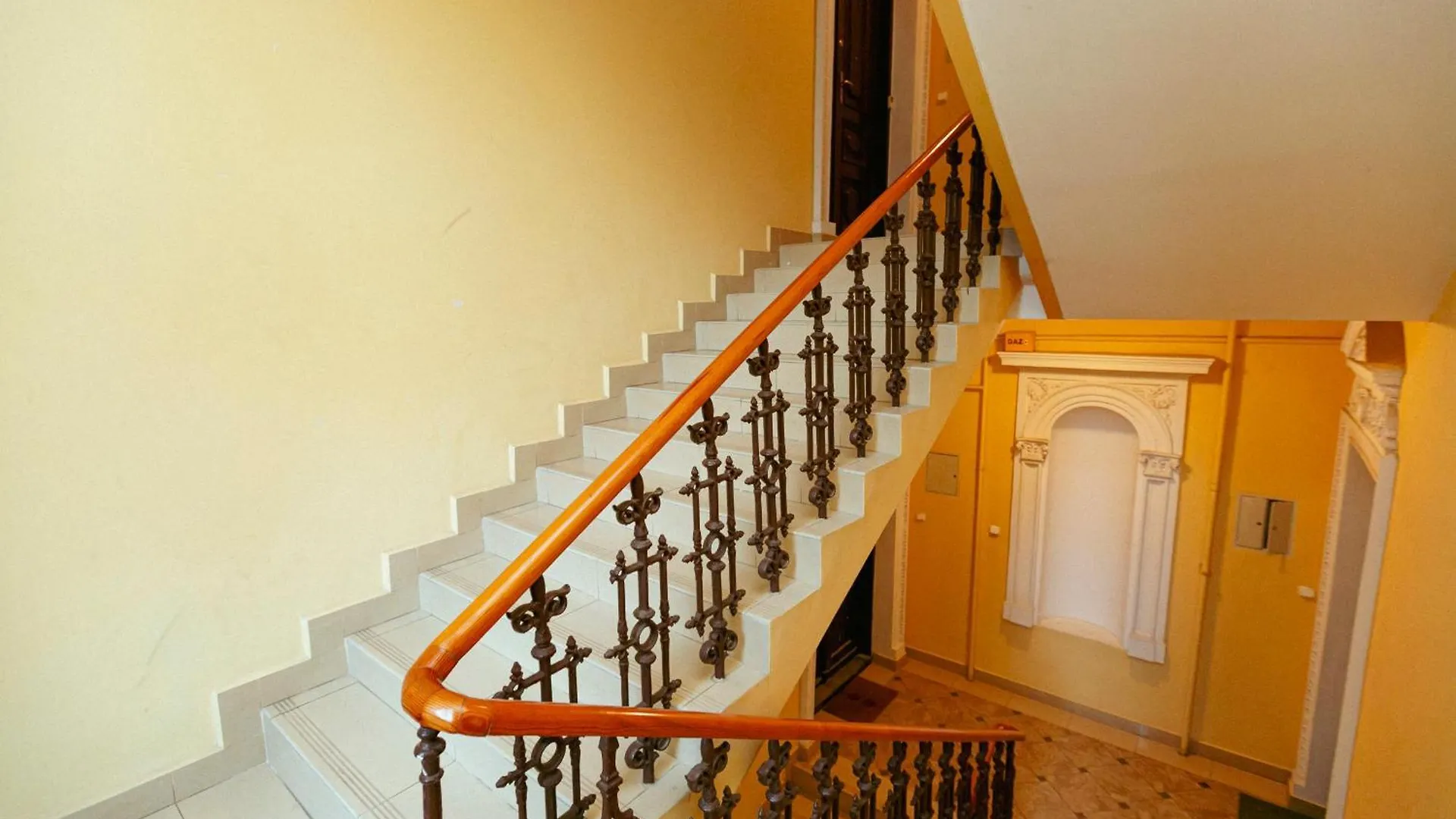 Wspolna 54A: Central Apartment with Free Parking Warsaw