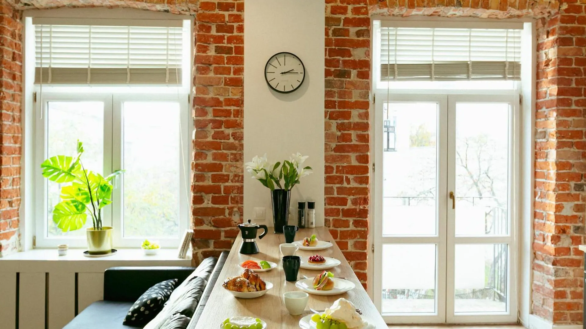 Wspolna 54A: Central Apartment with Free Parking Warsaw Poland